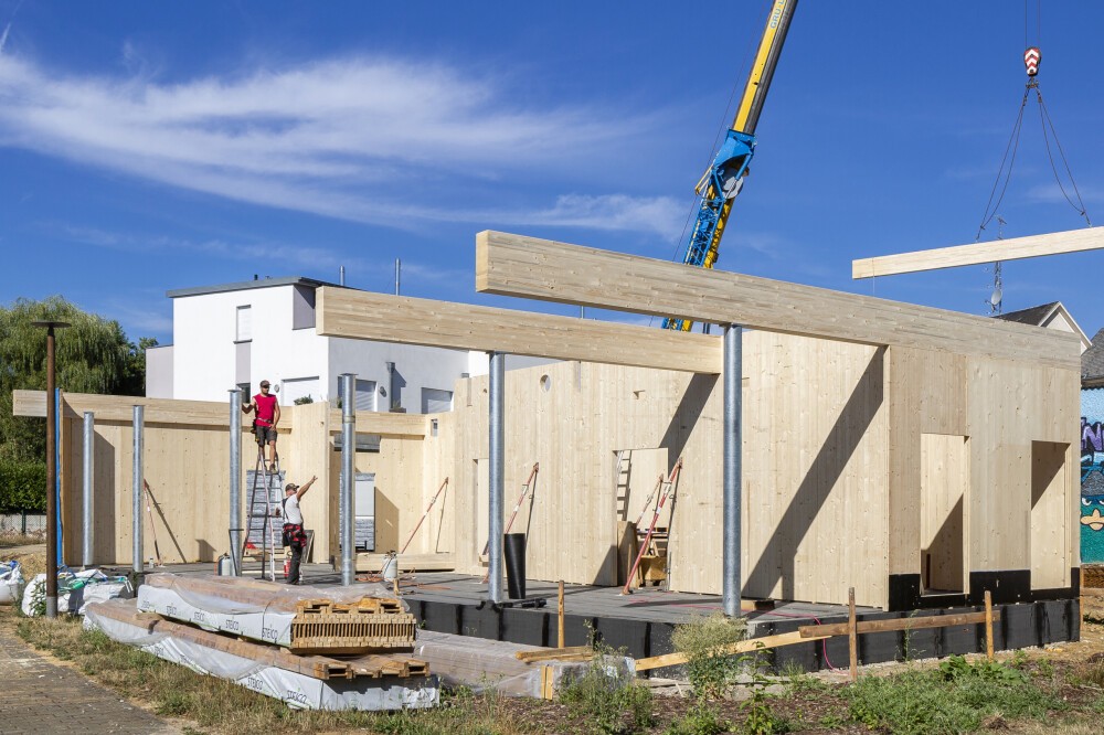 Assembly of wooden structure, Pavillon Schouweiler (LUX)