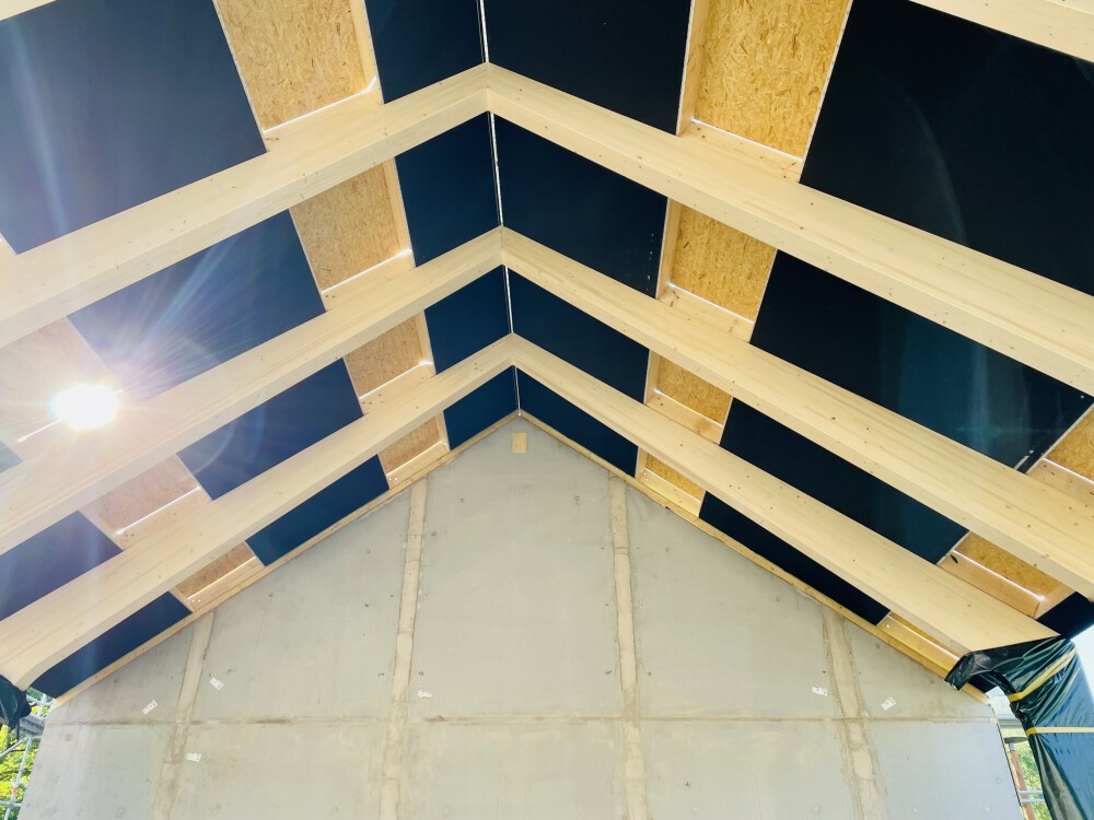 Installation structural wooden girders, Kulturhaus Schouweiler (LUX)