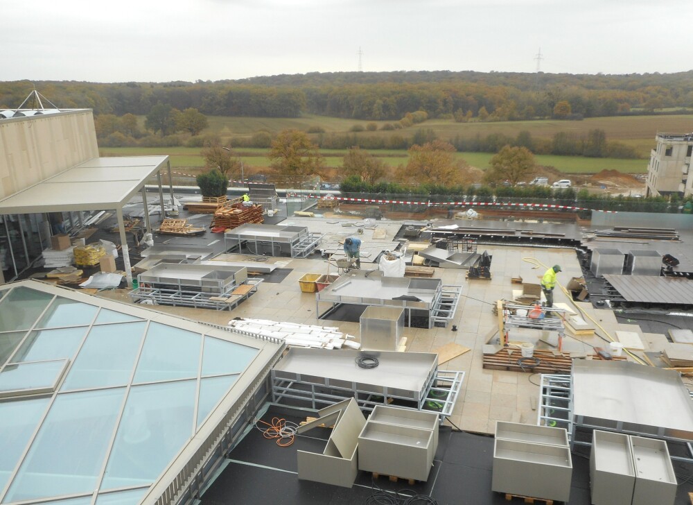 City Concorde, Bertrange (L)... still 2 weeks until the official opening of the extension! A view of the roof terrace.