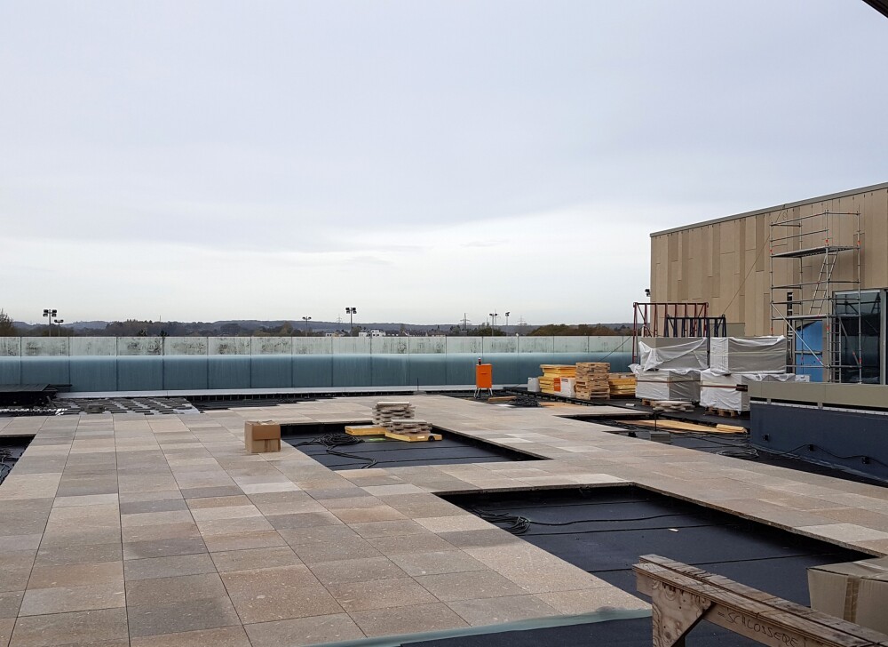 City Concorde, Bertrange (L)... still 2 weeks until the official opening of the extension! A view of the roof terrace.