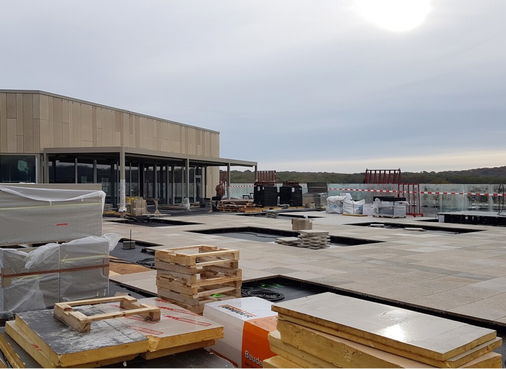 City Concorde, Bertrange (L)... still 2 weeks until the official opening of the extension! A view of the roof terrace.