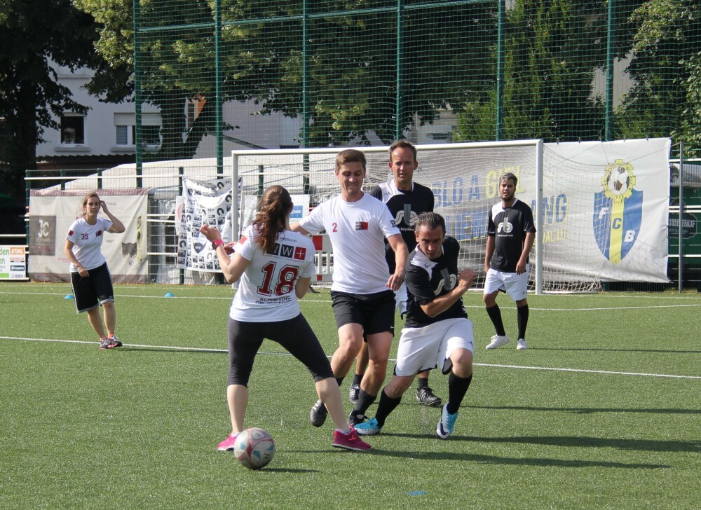 WW+ does sport: football tournament and beach volleyball were on the programme.