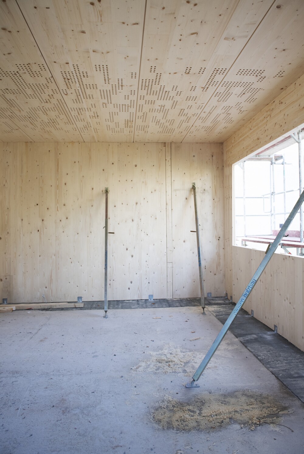 We train our staff: Construction with wood