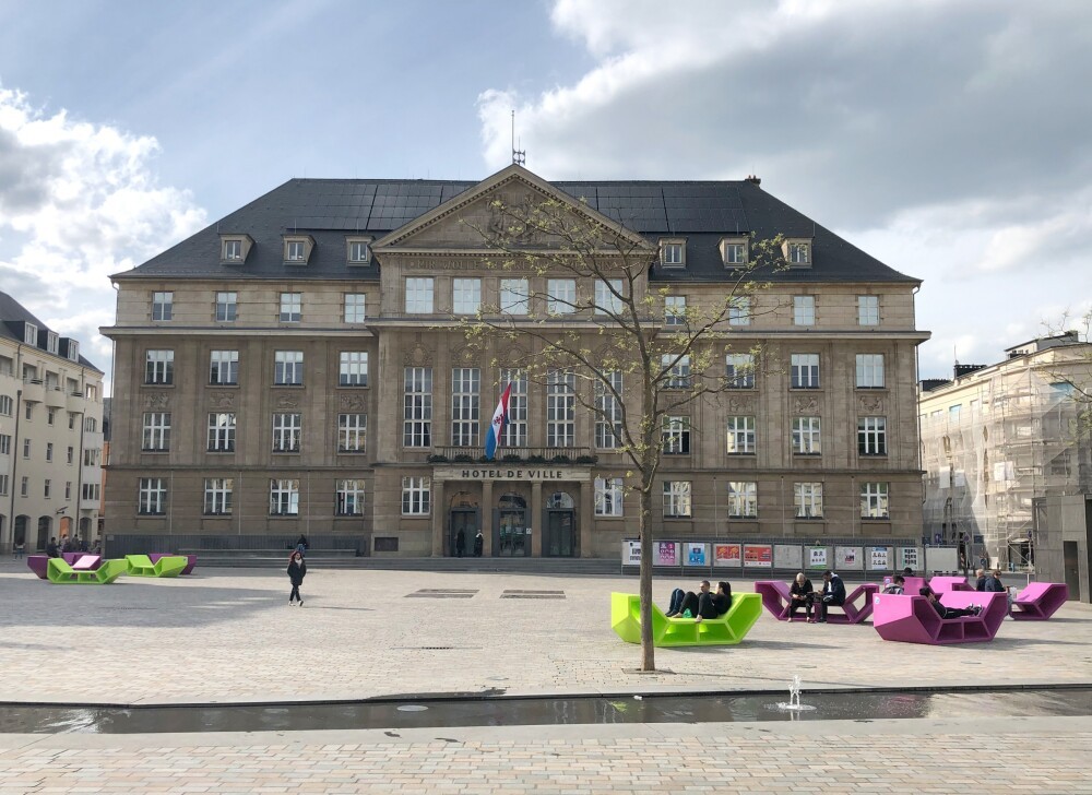 The city of Esch is ready for the sunny summer days: official inauguration of Enzo and Twins seating furniture
