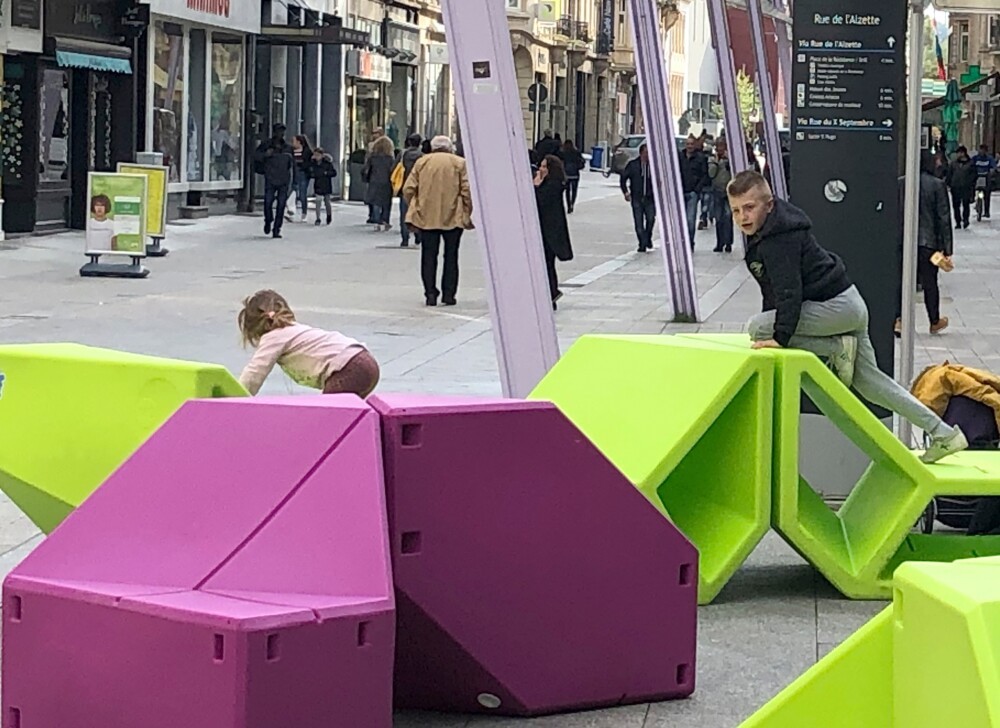 The city of Esch is ready for the sunny summer days: official inauguration of Enzo and Twins seating furniture