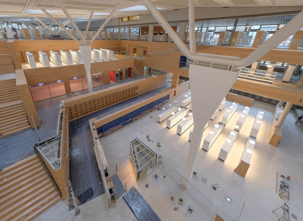 Luxembourg National Library in detail: the furniture is installed.