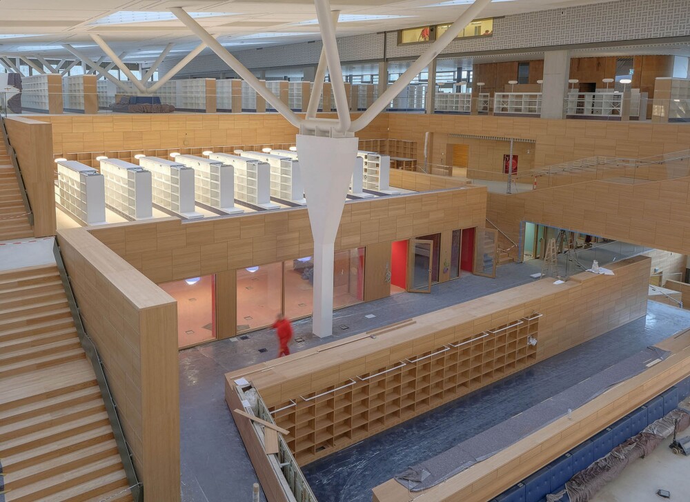 Luxembourg National Library in detail: the furniture is installed.