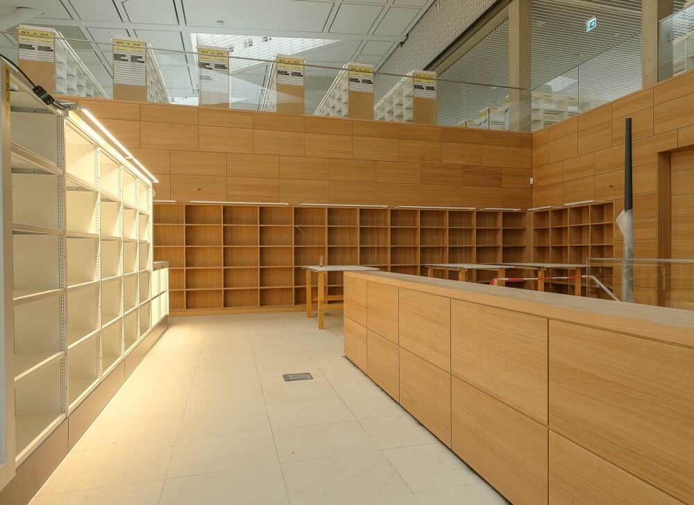 Luxembourg National Library in detail: the furniture is installed.