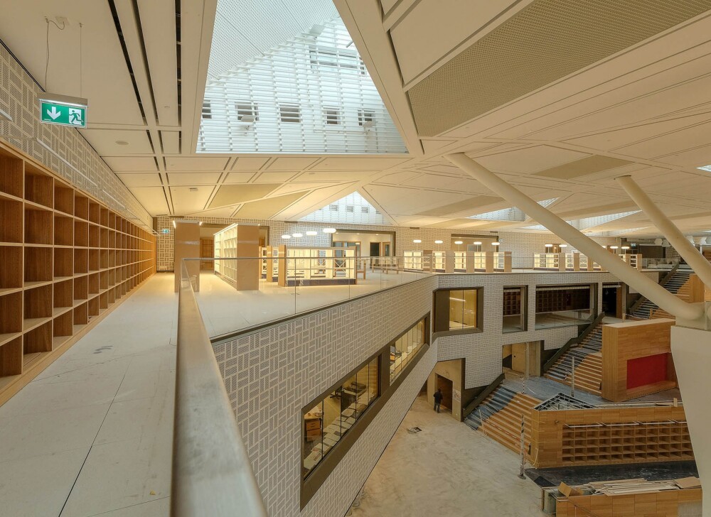 Luxembourg National Library in detail: the furniture is installed.