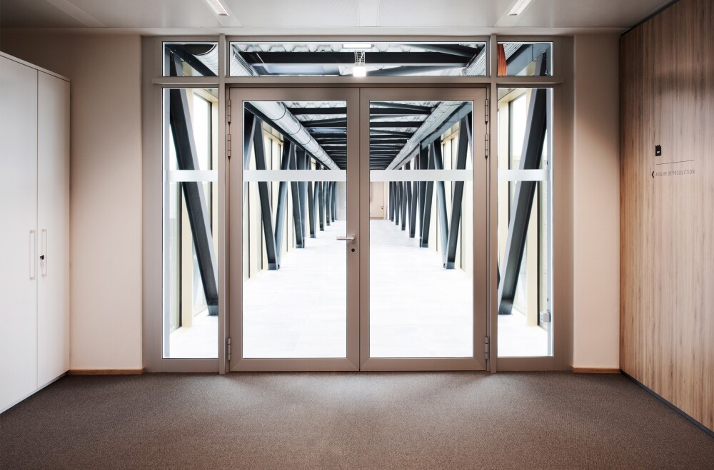 Office building Panhold in detail: the pedestrian bridge, Roodt-sur-Syre (LUX)